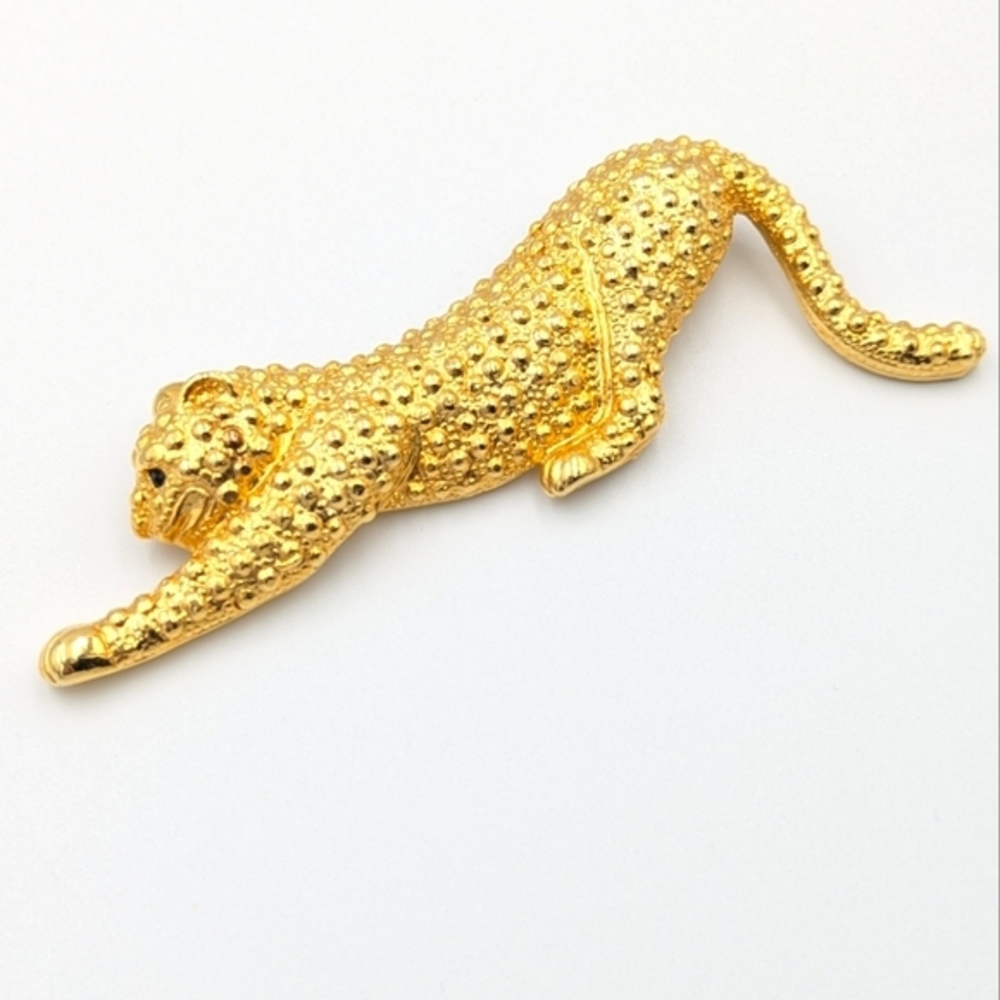 Vintage stretching leopard cat gold tone brooch pin